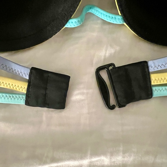 Victoria's Secret The Flirt Bandeau Swim Top - Size 34D - Picture 4 of 4